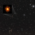 REBELS-25 gezien door radiotelescoop ALMA in Noord-Chili in 2021. (c) ALMA (ESO/NAOJ/NRAO)/L. Rowland et al./ESO/J. Dunlop et al. Ack.: CASU, CALET