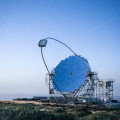 Het prototype van de Large-Sized Telescope (LST-1) op La Palma. (c) CTAO/Tomohiro Inada via CC BY-NC-ND 2.0