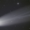 De heldere komeet 2021 A1 (Leonard), op 28 december 2021 gefotografeerd vanuit Australië.  © CAFUEGO/FLICKR (CC BY-SA 2.0)
