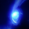 Artist’s impression van sterrenstelsel MACS1149-JD1, waarvan de draaiing vroeg in de geschiedenis van het heelal op gang komt. © ALMA (ESO/NAOJ/NRAO)