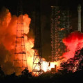 De lancering van de Chinese planetoïdenverkenner Tianwen-2. © CASC