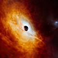 Deze artist’s impression toont de recordbrekende quasar J059-4351, de heldere kern van een ver sterrenstelsel dat van energie wordt voorzien door een superzwaar zwart gat. © ESO/M. Kornmesser