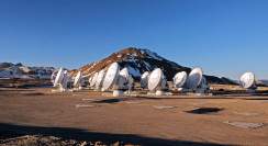 ALMA-antennes. (c) ALMA/W. Garnier