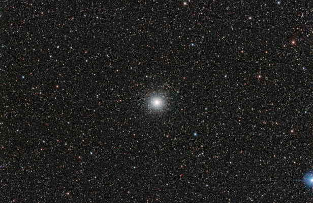 Deze sterrenhoop is niet wat het lijkt - Astronomie.nl