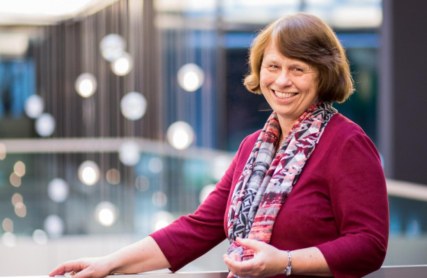 Ewine van Dishoeck wint Kavliprijs voor astrofysica Astronomie.nl