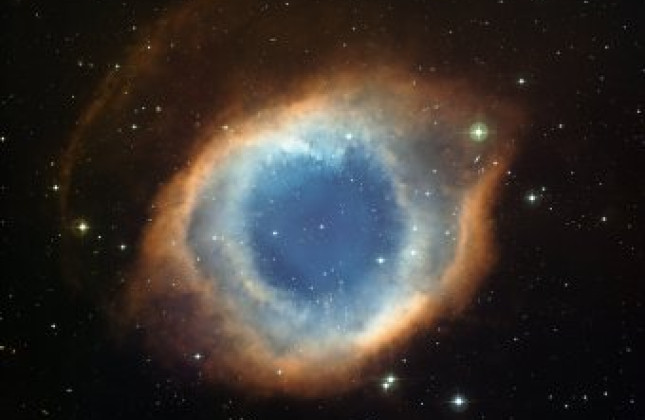De Helixnevel is een planetaire nevel op 700 lichtjaar van de aarde, in het sterrenbeeld Waterman. Planetaire nevels hebben niets te maken met planeten, maar onstaan wanneer gasschillen van een centrale zon-achtige ster worden afgeblazen, op het moment da
