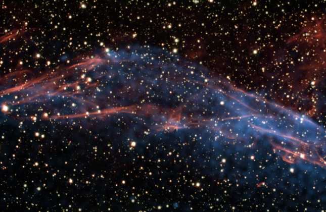 RCW86: De schil van RCW 86. Opname van een deel van de supernovarest RCW86. De opname combineert optische data van ESO’s  VLT met röntgenopnamen van NASA’s Chandra. Credit: ESO/NASA Chandra/Helder

