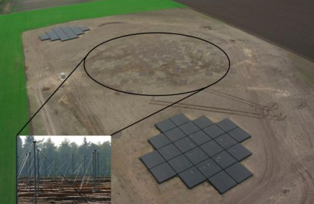 Het eerste complete LOFAR station nabij Exloo, Drenthe. Dit is één van de LOFAR stations die de eerste metingen heeft verricht. De foto laat de verschillende LOFAR antennes zien. © ASTRON