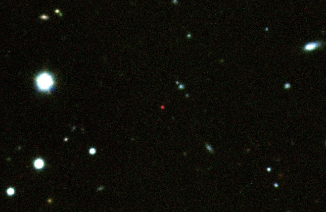 De nagloeier van GRB 090423 (rode stip in het midden). De afbeelding is gemaakt op basis van opnames van Gemini-South en ESO’s VLT (credit: A. J. Levan).