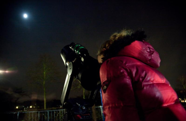 Nederlandse kinderen in de ban van de maan