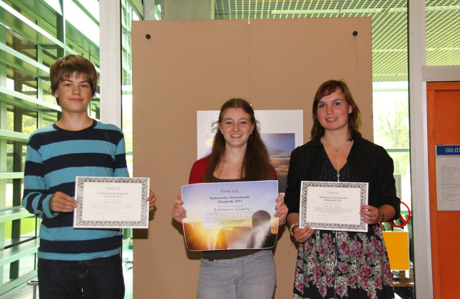 De drie winnaars van de Sterrenkundeolympiade 2011