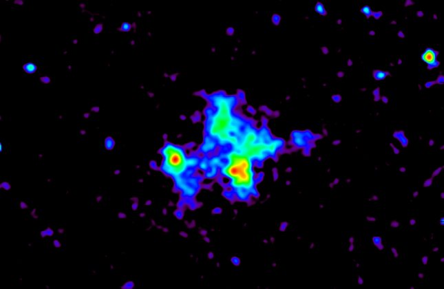 Lofar ontrafelt botsende clusters van sterrenstelsels