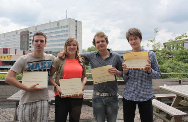 De winnaars van de Nederlandse Sterrenkunde Olympiade 2013 (Jeroen Winkel geheel rechts) (c) RuG