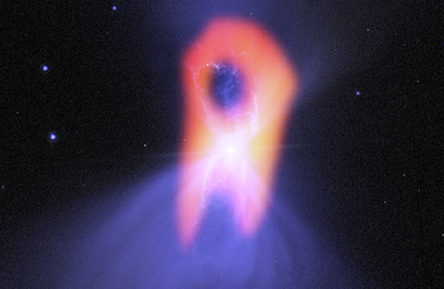 Het Boomerangspook. In werkelijkheid is het roodgekleurde spook superkoud gas van slechts 1 graad boven het absolute nulpunt, dus -272 graden Celsius. Credit: Bill Saxton; NRAO/AUI/NSF; NASA/Hubble; Raghvendra Sahai
