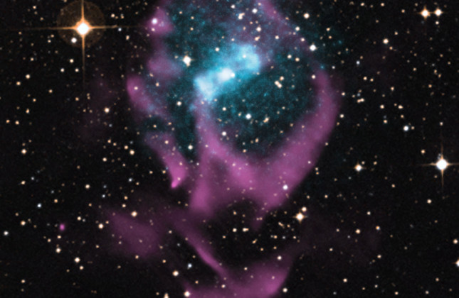 Bewerkte waarnemingen van de röntgendubbelster en de nagloeiende supernova-explosie. Credit: röntgen: NASA/CXC/Univ. of Wisconsin-Madison/S. Heinz et al; zichtbaar licht: DSS; radio: CSIRO/ATNF/ATCA