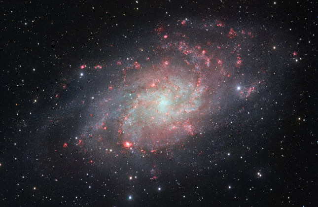 Het sterrenstelsel M33, dat ook wel het Driehoekstelsel wordt genoemd.  credit: ESO