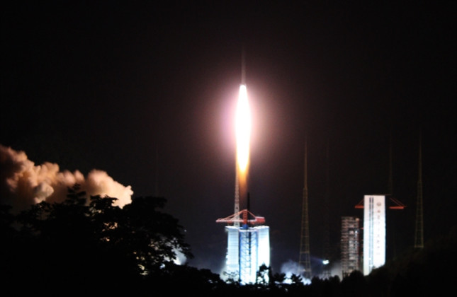 De lancering van de Chang’e 4 relay-satelliet QueQuiao op 21 mei 2018 vanuit China.  Credit: Albert-Jan Boonstra (ASTRON)