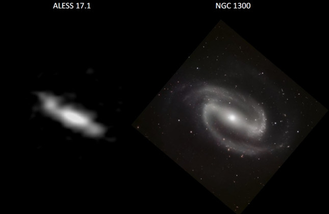 Links: het sterrenstelsel ALESS 17.1 op 10 miljard lichtjaar van ons vandaan. Rechts: NGC1300, een vergelijkbaar balksterrenstelsel op slechts 61 miljoen lichtjaar. (c) Links: ALMA/Jacqueline Hodge et al. Rechts: ESO/P. Grosbøl