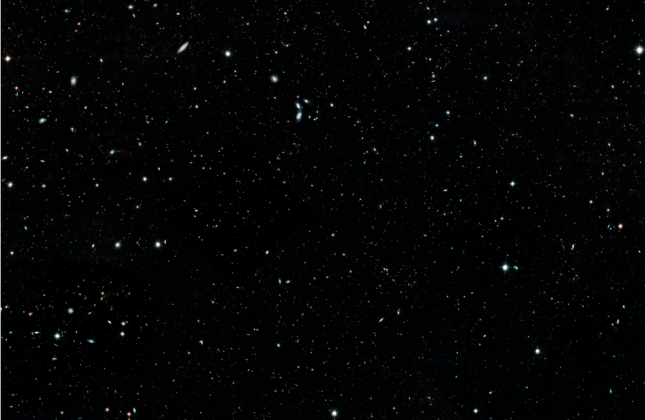 Deze Hubble-foto geeft een deel van het Hubble Legacy Field weer. De afbeelding is een combinatie  van duizenden foto’s, genomen tijdens 16 jaar waarnemingen voor diverse Hubble-deep-field-surveys. Dit bijgesneden beeldmozaïek bevat zo’n 200.000 ster