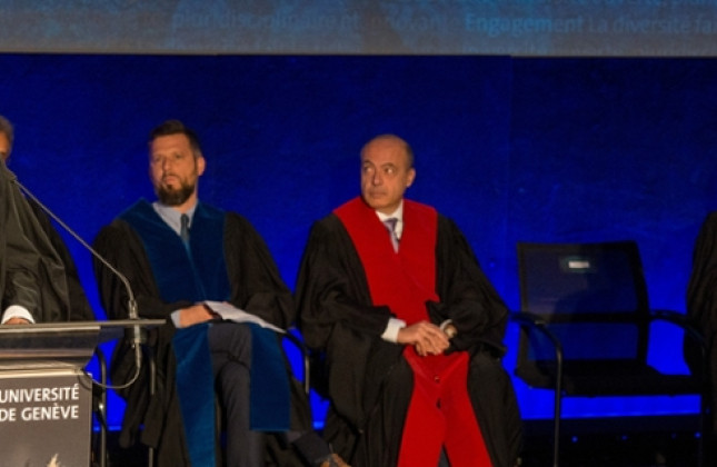 Jérôme Lacour (decaan natuurwetenschappen van de Universiteit Genève) spreekt Ewine van Dishoeck toe bij haar eredoctoraat. (c) Lionel Windels