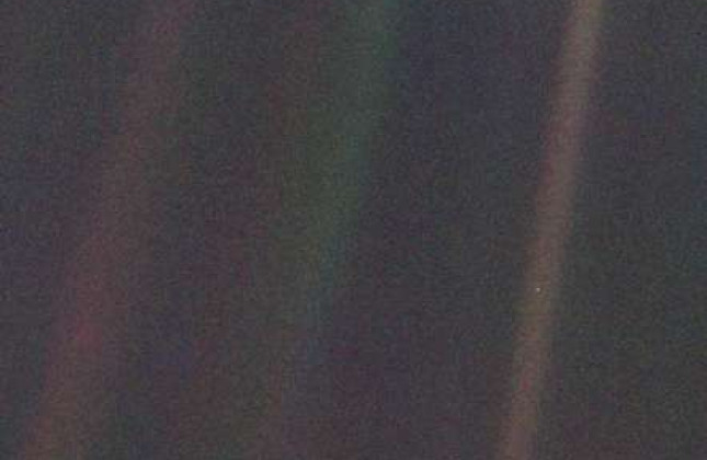 Pale Blue Dot. (c) NASA