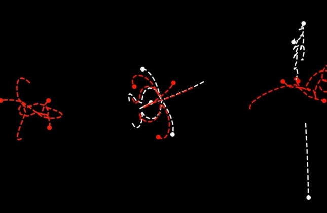 Twee computersimulaties van drie zwarte gaten die elkaar beïnvloeden. Links na 35 miljoen jaar. Midden na 37 miljoen jaar. Rechts na 40 miljoen jaar. (c) Astronomie.nl/Tjarda Boekholt