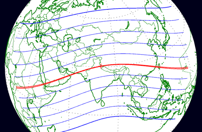 De rode lijn geeft de baan weer waar de ringvormige verduistering het best te zien is. (c) hemel.waarnemen.com