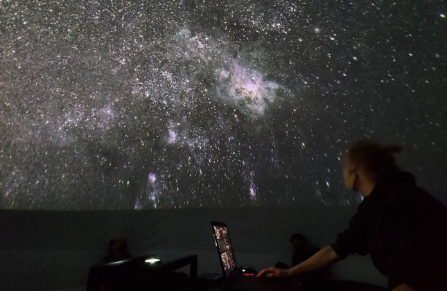 MeerLICHT beeld van de Tarantulanevel gezien in het NOVA Mobiel Planetarium. (c) J. Holt/NOVA