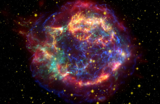 Coloured image of Cassiopeia A based on data from the space telescopes Hubble, Spitzer en Chandra. (c) NASA/JPL-Caltech [via Wikimedia]