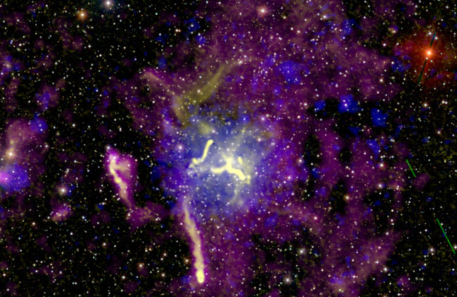 Composite image of the galaxy cluster Abell 2255. (c) ROSAT/LOFAR/SDSS/Botteon, et al.