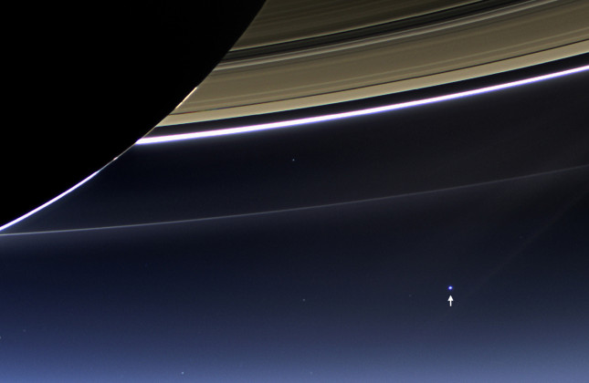 De aarde gezien door ruimtesonde Cassini. (c) NASA/JPL/SSI/CICLOPS