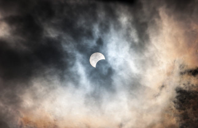 Een gedeeltelijke zonsverduistering in 2013. Wikimedia commons, Ser Marr via CC BY 3.0