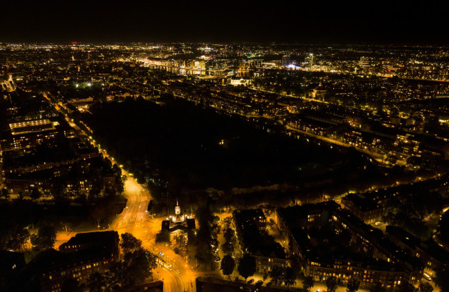 Luchtfoto van Artis bij nacht. (c) Artis