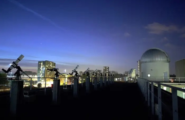 (c) Anton Pannekoek Instituut voor Sterrenkunde