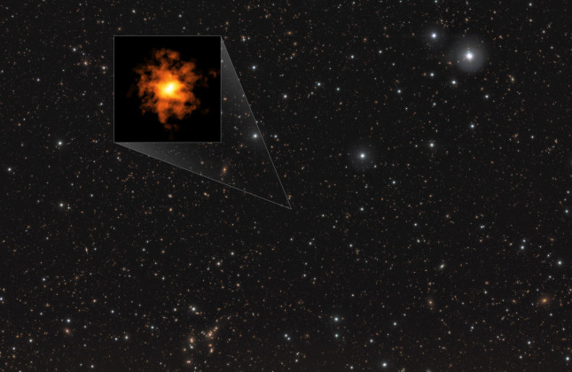 REBELS-25 gezien door radiotelescoop ALMA in Noord-Chili in 2021. (c) ALMA (ESO/NAOJ/NRAO)/L. Rowland et al./ESO/J. Dunlop et al. Ack.: CASU, CALET