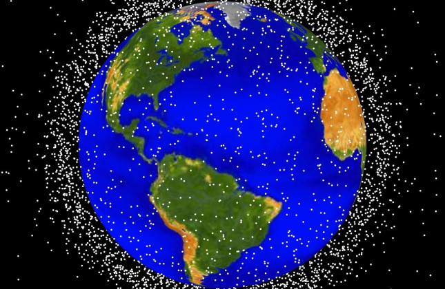 Impressie van het ruimtepuin in een lage baan rondom de aarde. (c) NASA