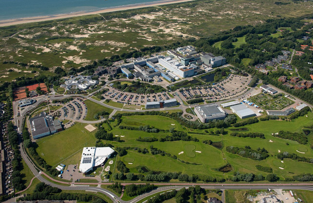 ESA ESTEC gezien vanuit de lucht. (c) ESA-Anneke Le Floc'h via CC BY-SA 3.0 IGO