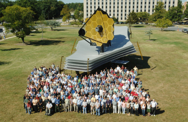 A real size model of the James Webb Space Telescope. (c) NASA