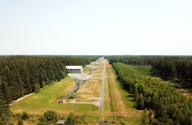 De Westerbork Synthese Radio Telescoop (WSRT). (c) ASTRON