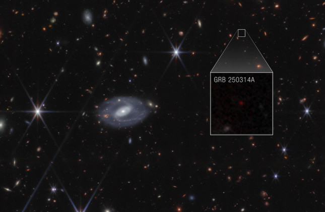 Webb-opname van de supernova in GRB 250314A (de vage rode vlek die in de inzet te zien is).  © NASA, ESA, CSA, STScI, Andrew Levan (Radboud Universiteit)