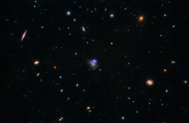Compositiefoto van de LFBOT AT 2024wpp: de heldere plek rechtsboven in het 1,1 miljard lichtjaar verre moederstelsel. © International Gemini Observatory/NOIRLab/NSF/AURA