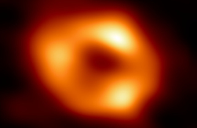Astronomen onthullen eerste opname van het zwarte gat in het hart van ons Melkwegstelsel