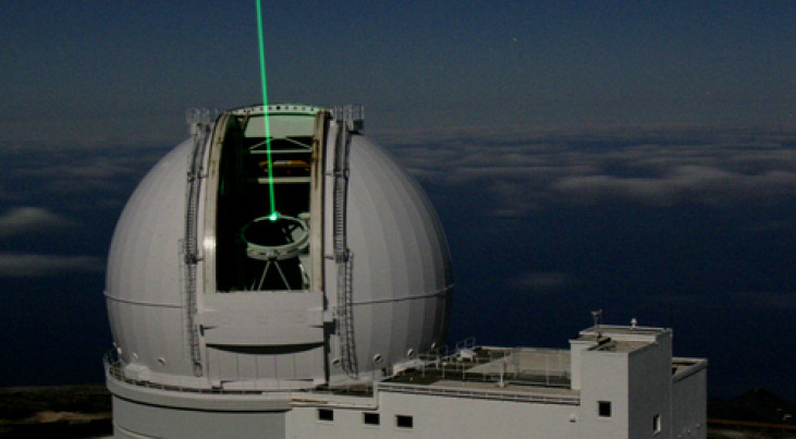 Het Adaptief Optisch Lasersysteem in gebruik op de William Herschel Telescoop op La Palma. Copyright: Javier Méndez 