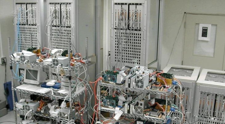 De GRAPE-6 computer in Tokyo, speciaal onwikkeld voor N-body simulaties. 