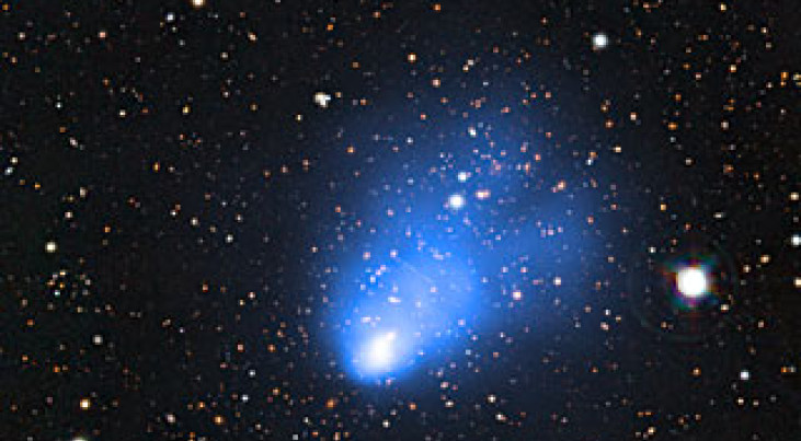 Astronomen vinden grote, verre cluster van sterrenstelsels