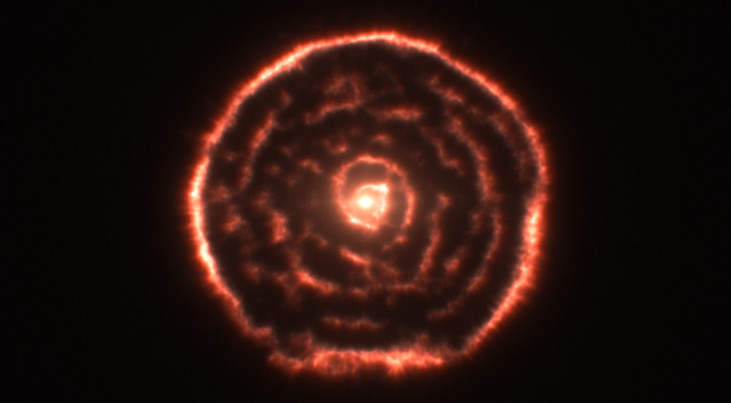 Uit waarnemingen met de Atacama Large Millimeter/submillimeter Array (ALMA) blijkt dat het materiaal rond de oude ster R Sculptoris een verrassende spiraalstructuur vertoont. Deze unieke structuur wordt waarschijnlijk veroorzaakt door een stellaire begele