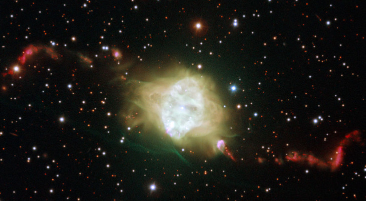 Deze nieuwe opname van ESO’s Very Large Telescope toont de planetaire nevel Fleming 1 in het sterrenbeeld Centaurus. Dit opvallende object is een wolk van gloeiend gas rond een stervende ster. Nieuwe waarnemingen hebben laten zien dat er waarschijnlijk