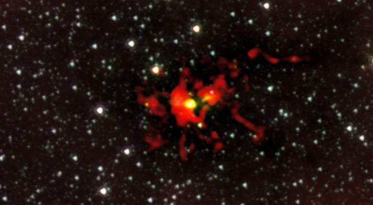 ALMA neemt de geboorte van een monsterster waar. Credit: ALMA (ESO/NRAJ/NRAO)/NASA/Spitzer/JPL-Caltech/GLIMPSE