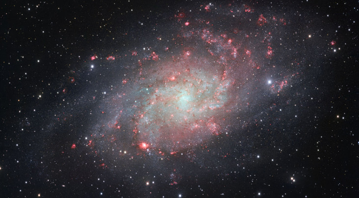 Het sterrenstelsel M33, dat ook wel het Driehoekstelsel wordt genoemd.  credit: ESO