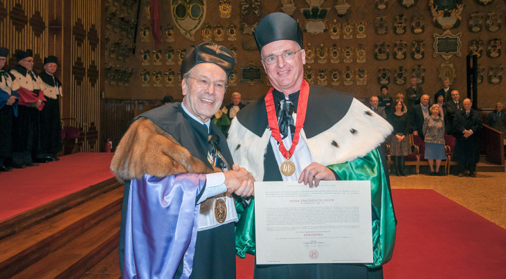 Tim de Zeeuw (rechts) ontvangt eredoctoraat van de Universiteit van Padua, Italië (c) ESO/Simone Zaggia/INAF-OA Padova 